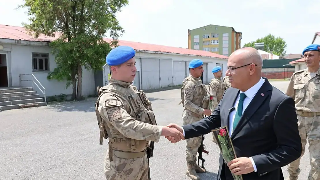 Vali Koç, Ağrı'daki jandarma kahramanlarıyla bir araya geldi