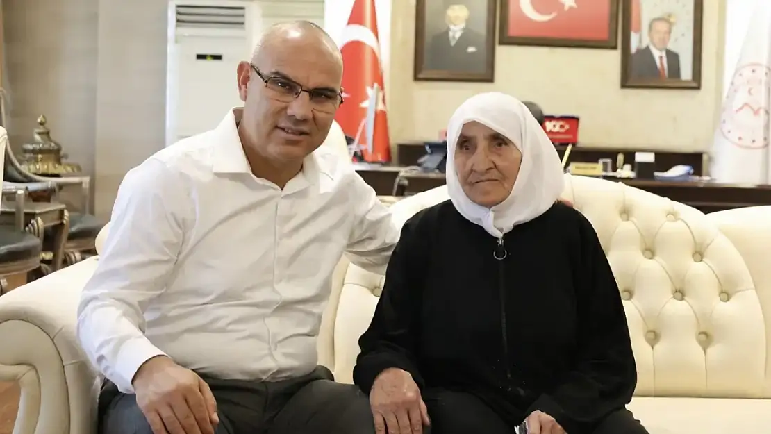 Vali Koç, şehit annesini makamında ağırladı