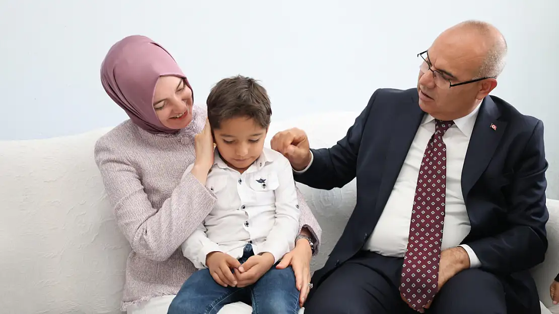 Vali Koç'tan SMA hastası minik Kerem'e anlamlı ziyaret