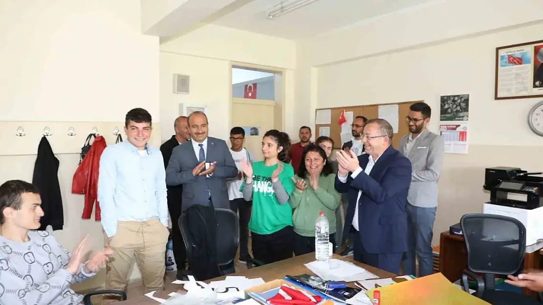 Vali Polat, Okul İncelemelerini Sürdürüyor