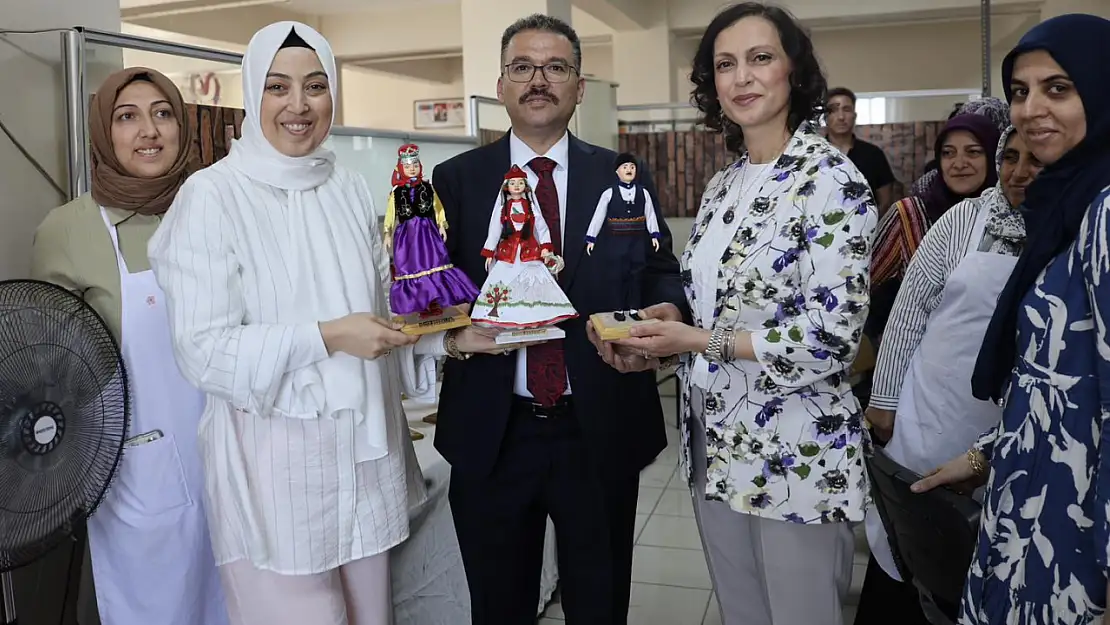 Vali Turan ve Eşi, Halk Eğitim Merkezindeki Kursları Ziyaret Etti