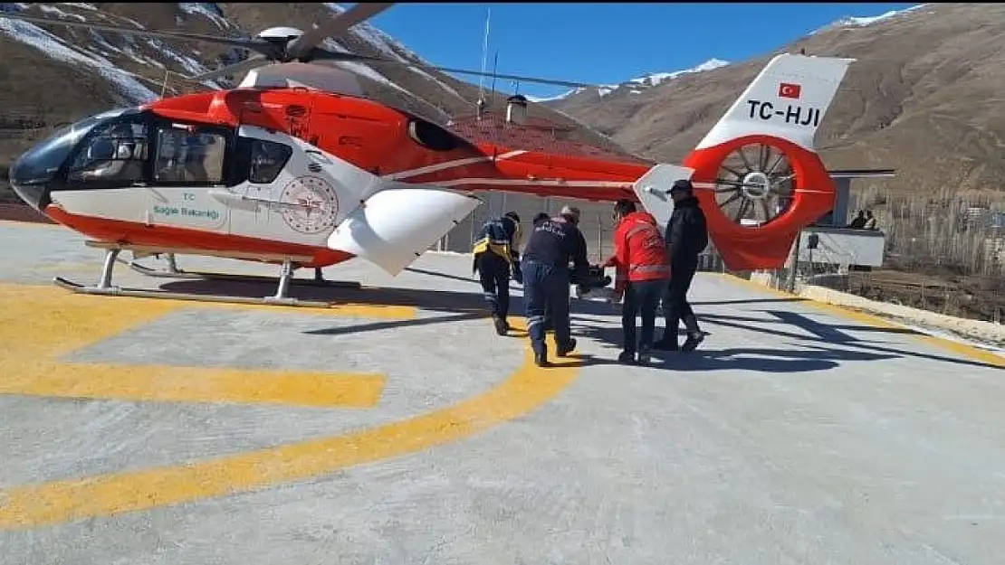 Van'a hasta götüren ambulans helikopter hayat kurtardı