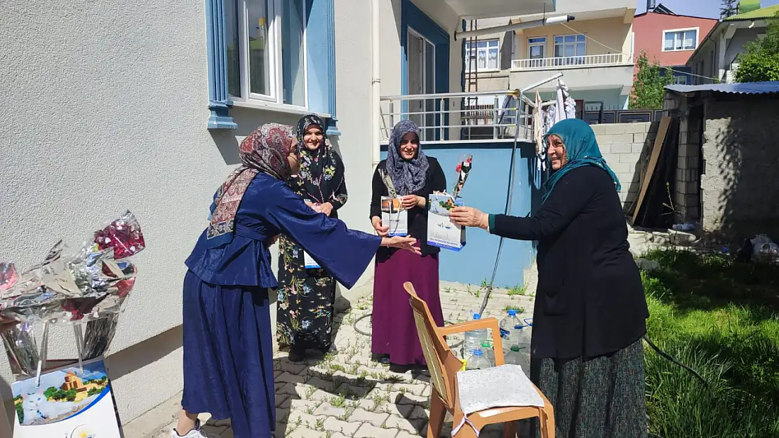 Van Belediyesi'nden Anneler Günü'nde Hastanedeki Yeni Anneler İçin Anlamlı Etkinlik