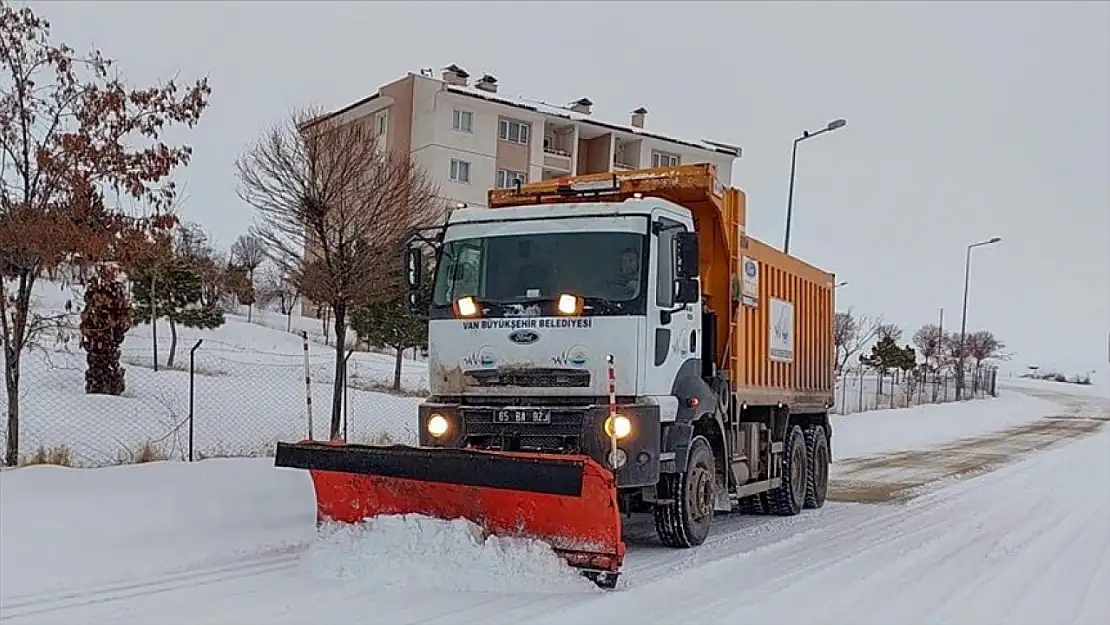 Van, Bitlis ve Muş'ta 446 yerleşim yerine ulaşım sağlanamıyor