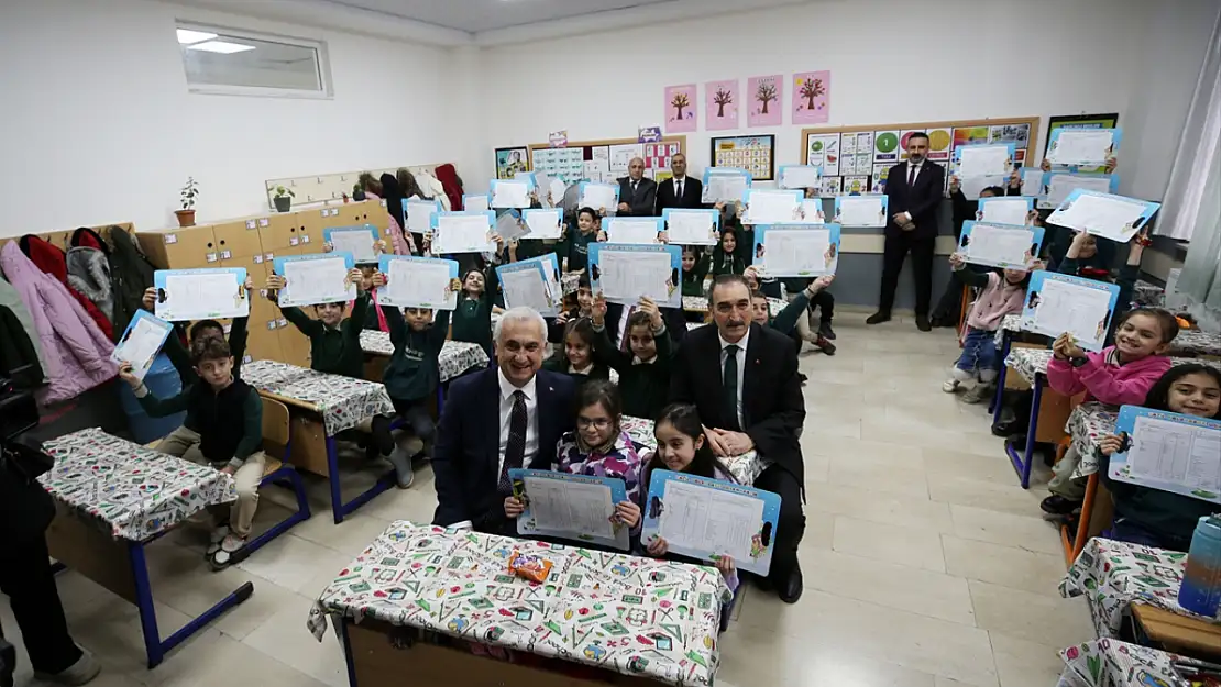 Van, Bitlis ve Muş'ta öğrenciler karne heyecanı yaşadı