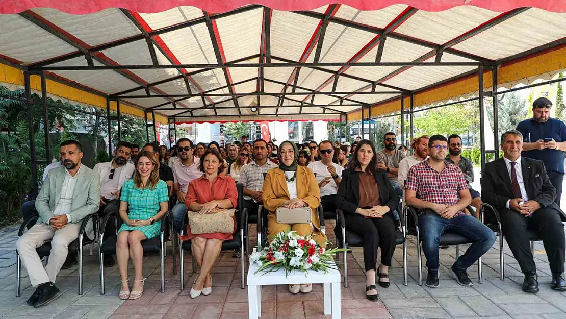 Van Büyükşehir Belediyesi Dijital Gençlik Merkezi Açılışını Gerçekleştirdi!