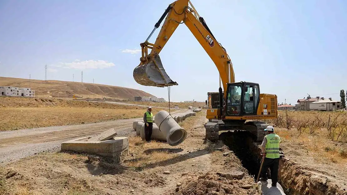Van Büyükşehir Belediyesi, Elmalık Yolu'ndaki altyapı çalışmalarına hız kazandırdı