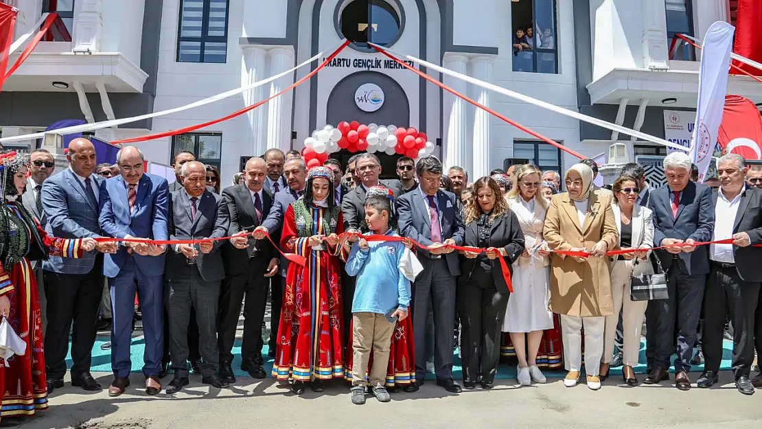 Van Büyükşehir Belediyesi Gençlik Merkezleri Van'ın Gençlerini Geleceğe Hazırlıyor