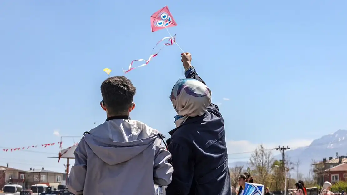 Van Büyükşehir Belediyesi'nden Özel Çocuklara Uçurtma Şenliği