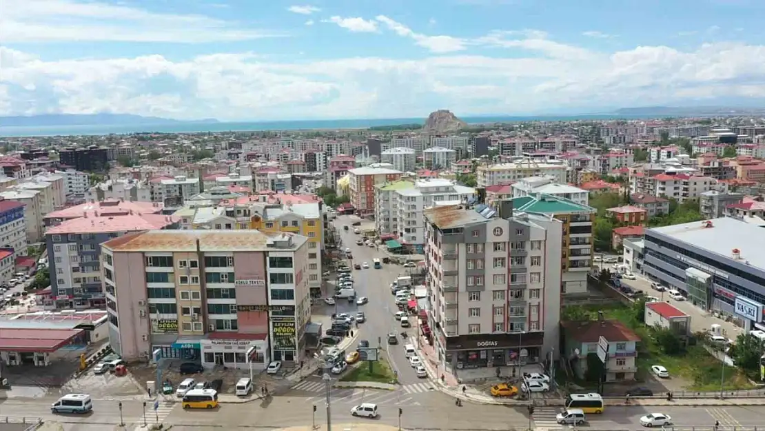 Van Büyükşehir Belediyesi'nden Terzioğlu Caddesi'nde Yenileme Çalışmaları Başladı
