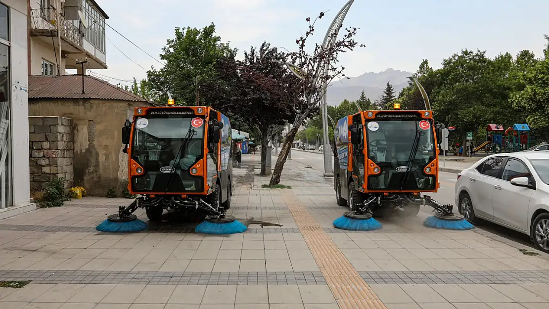Van Büyükşehir Belediyesi'nden Çevre Dostu Yerli Araçlarla Etkin Temizlik Hizmeti