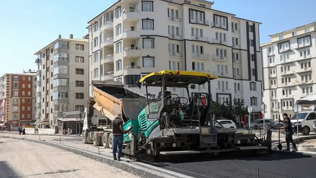 Van Büyükşehir Belediyesi, Terzioğlu Caddesi'nde Asfalt Çalışmalarına Başladı