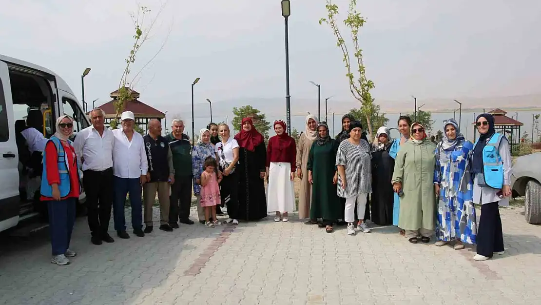 Van Büyükşehir Belediyesi, Yaşlı Bireyleri Unutmadı: Devam Eden Gezileriyle Nostalji Dolu Anılar Yaşatıyor