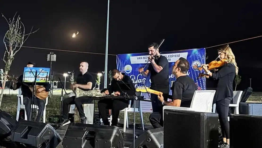 Van Büyükşehir Belediyesi Yaz Konserleri Sahil Yolu 65 Parkı'nda Devam Etti