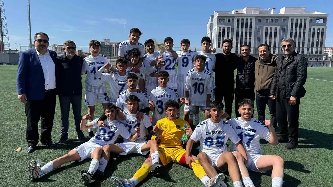 Van Büyükşehir Belediyespor U18  takımı şampiyon!