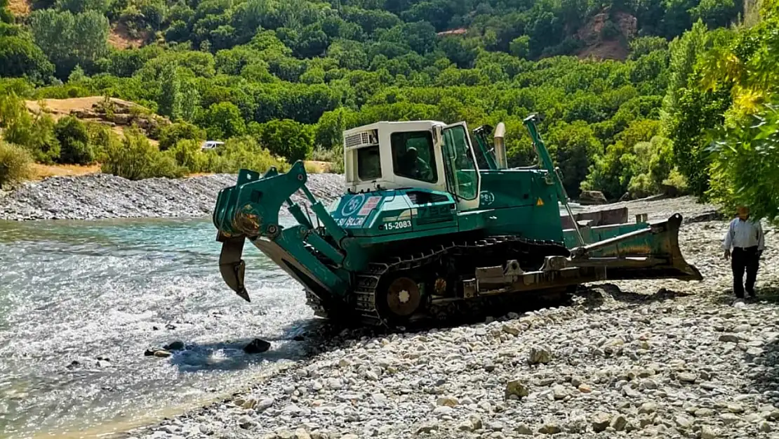 Van Çatak Alacalar Köyü'nde Taşkın Koruma Çalışmaları Devam Ediyor