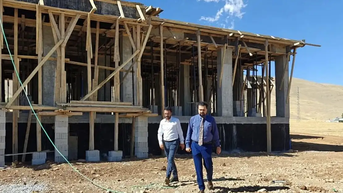 Van Çatak'ta Görentaş 3 Birimli Aile Sağlığı Merkezi İnşaatında İnceleme