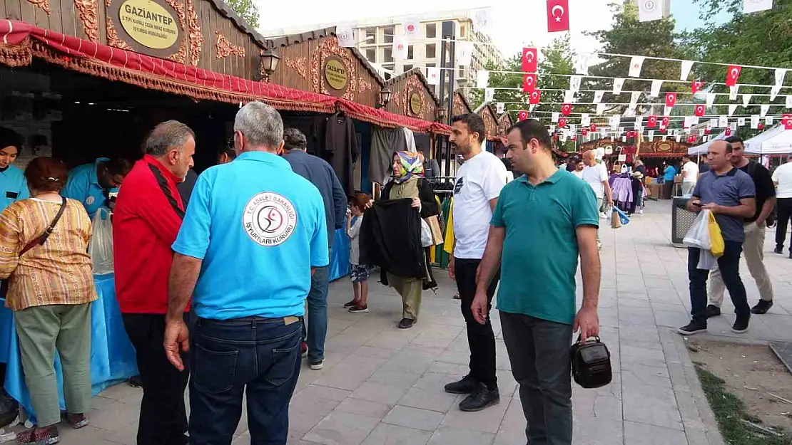 Van'da 100 bin ziyaretçiyle İşyurtları Ürün ve El Sanatları Fuarı büyük ilgi gördü