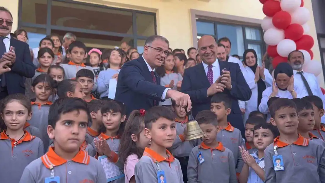 Van'da 2025-2026 eğitim yılı başladı, 275 bin öğrenci ders başı yaptı