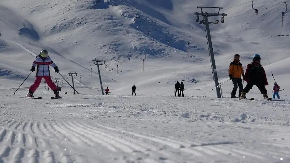 Van'da Abalı Kayak Merkezi kar hasretiyle bekliyor