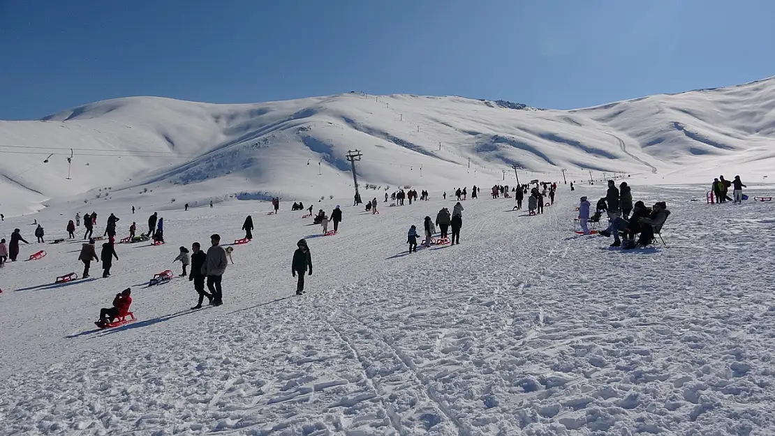 Van'da Abalı Kayak Merkezi'nde sezon yoğun başladı