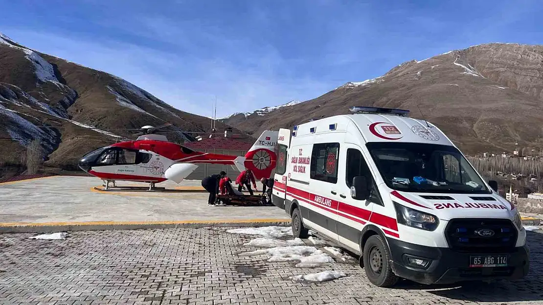 Van'da ambulans helikopter hamile kadını hayata bağladı