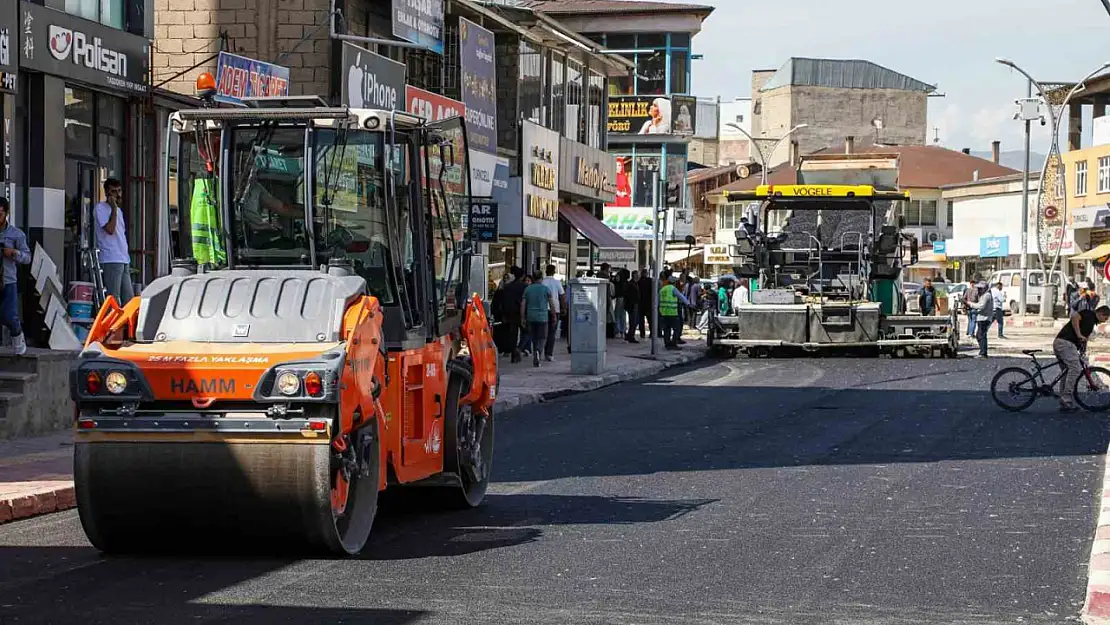 Van'da Asfalt Serim Çalışmaları Başladı