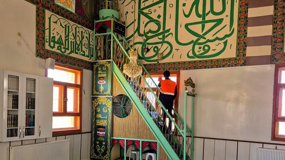 Van'da cami hijyen standartları artıyor, temizlik çalışmalarına hız verildi