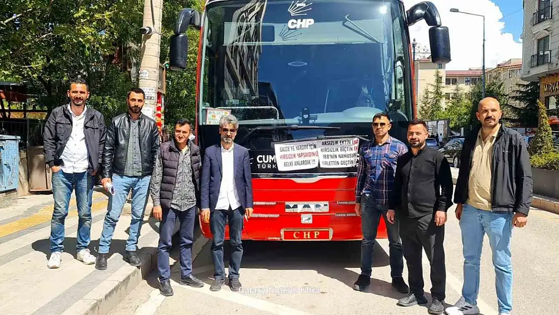 Van'da CHP Lideri Özgür Özel'e yumruklu saldırı sonrası protesto gerçekleştirildi