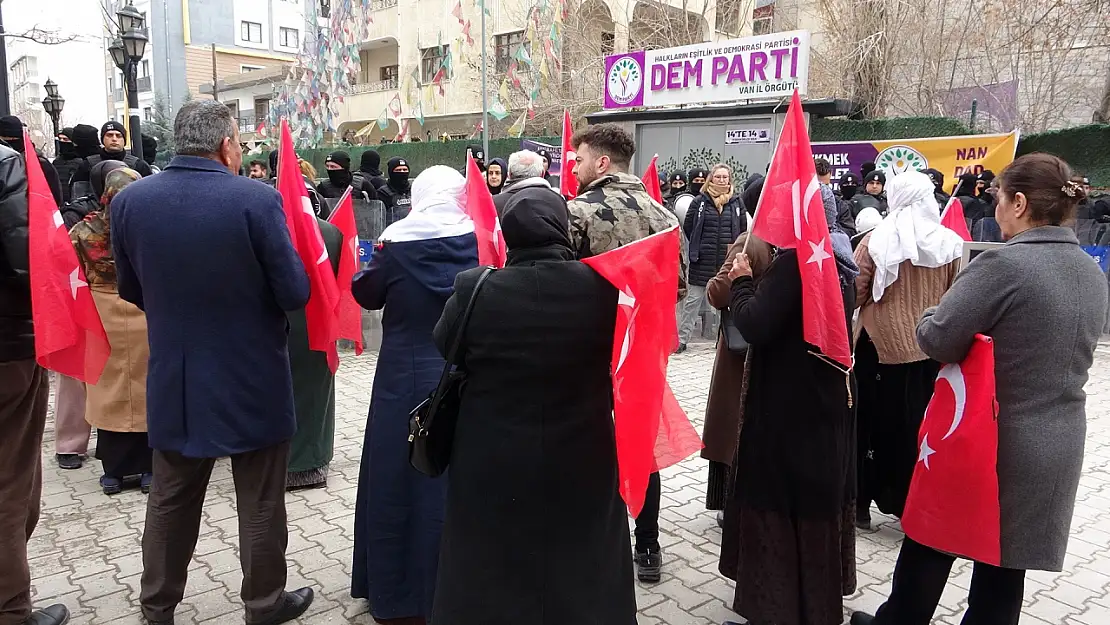 Van'da çocukları kaçırılan ailelerin eylemi 95. haftada devam ediyor