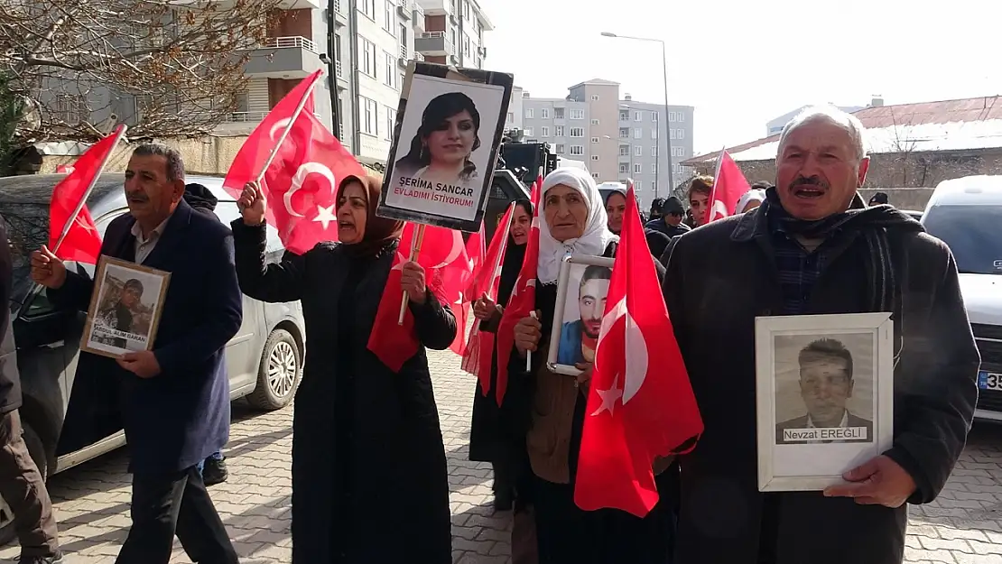 Van'da çocukları PKK tarafından kaçırılan ailelerin acı feryadı