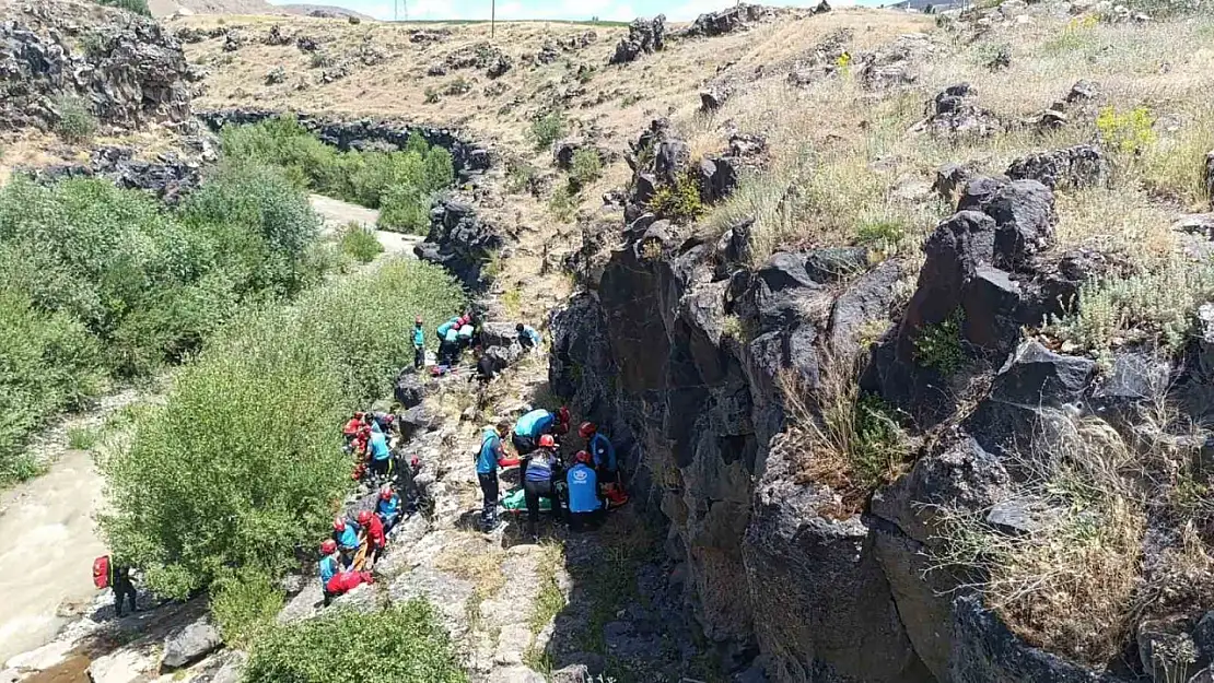 Van'da Düşme Riskiyle Yaralananlar İçin Kurtarma Tatbikatı Gerçekleştirildi