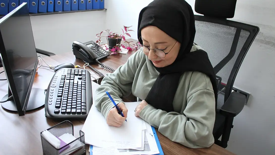 Van'da engelleri aşarak iki üniversite bitiren anne, azmiyle örnek oluyor