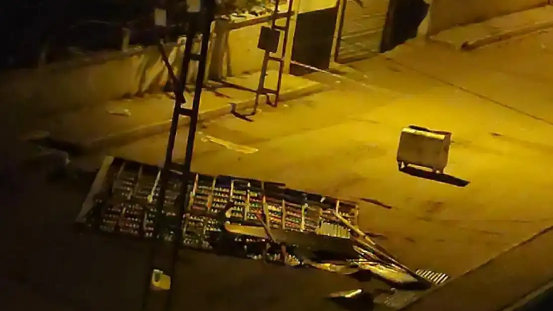 Van'da fırtına maddi hasara yol açtı