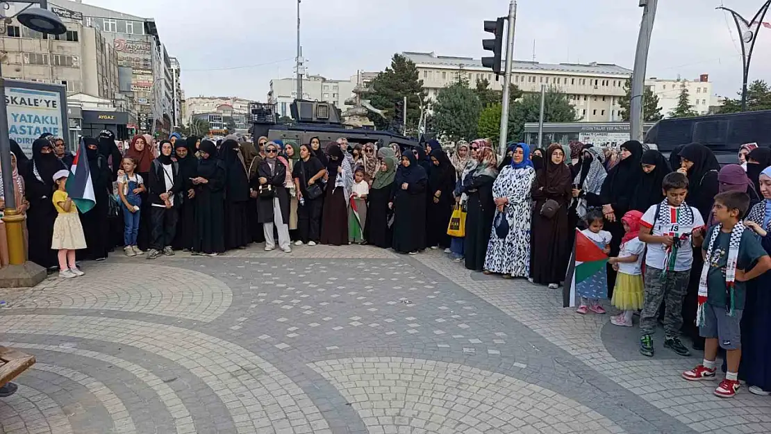 Van'da Gazze'ye Destek İçin Toplanan Kalabalık Dramın Farkındalığını Vurguladı