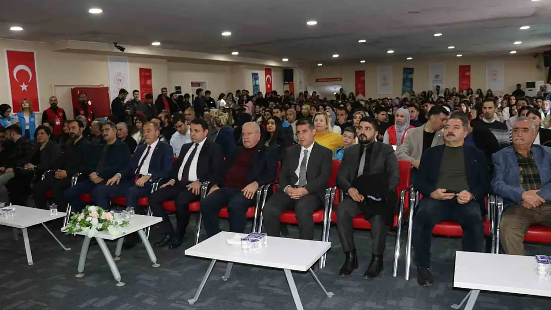 Van'da gençlik çalıştayına rekor katılım