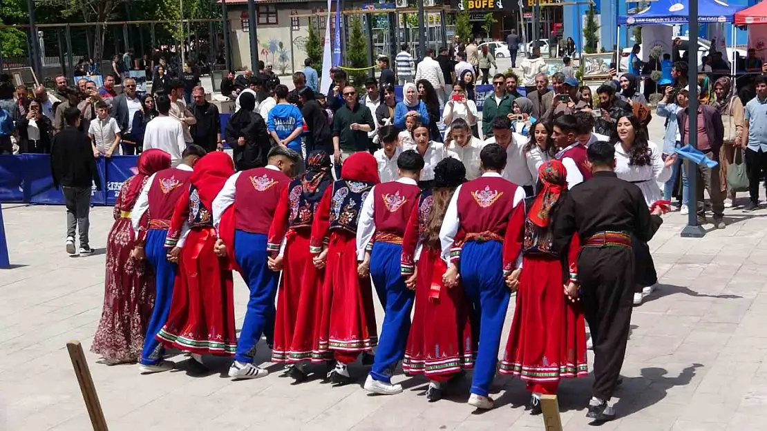 Van'da Gençlik ve Spor Festivali coşkuyla başladı, gençler yeteneklerini sergiledi!