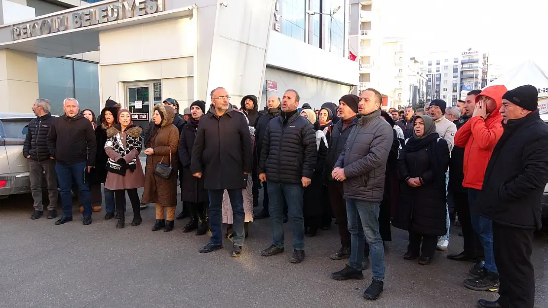 Van'da işten çıkarılan işçilerin adalet nöbeti 290 günü geride bıraktı