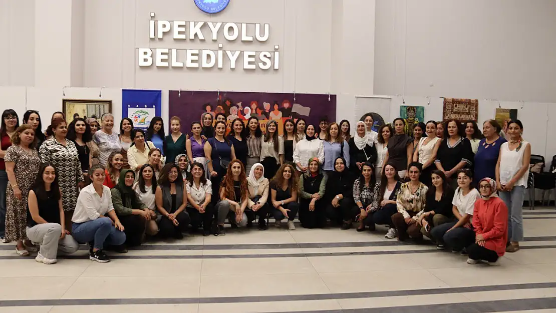 Van'da Kadınlar 'Kadın Yaşamdır, Yaşam Kendini Yönetmektir' Etkinliğinde Buluştu