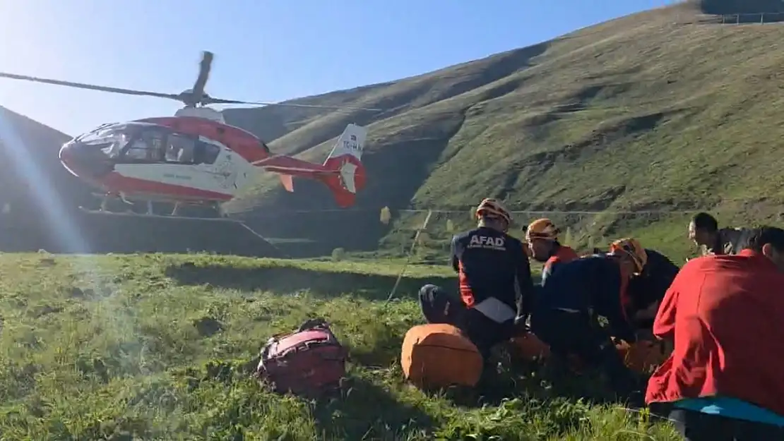 Van'da Kayalıklarda Mahsur Kalan Kişi Kurtarıldı