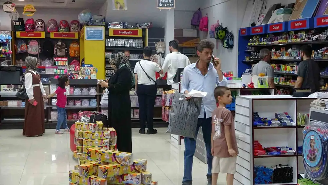 Van'da kırtasiyelerde artan hareketlilik, velileri ve öğretmenleri bilgilendiriyor!