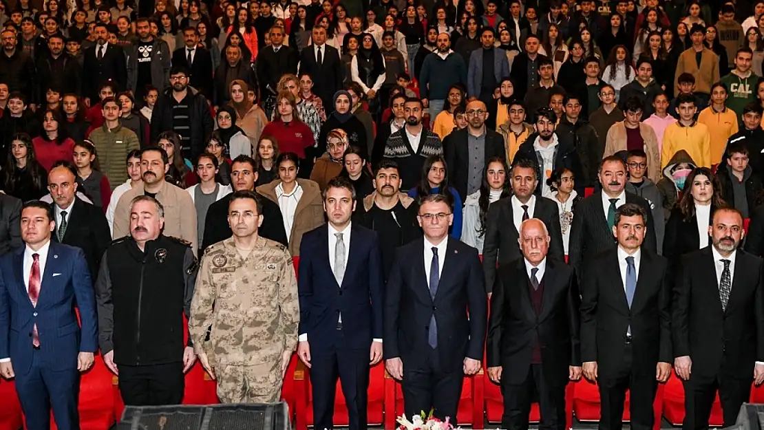 Van'da milli ruhun yankılarında İstiklal Marşı'nın 104. yılı coşkuyla kutlandı
