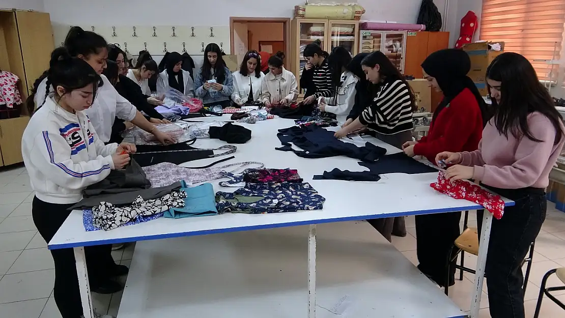 Van'da moda tasarım öğrencilerinden örnek proje