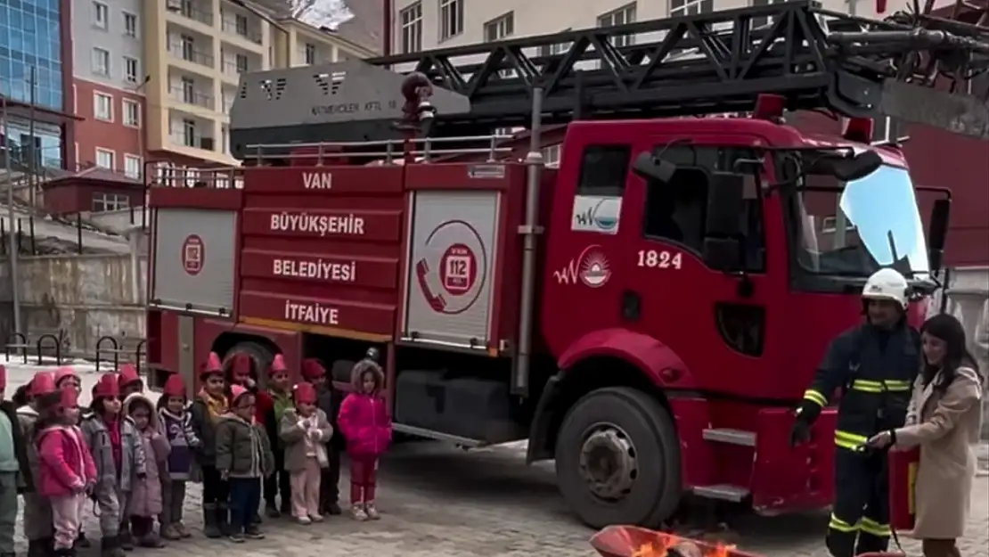 Van'da öğrencilere meslek tanıtım etkinliği düzenlendi