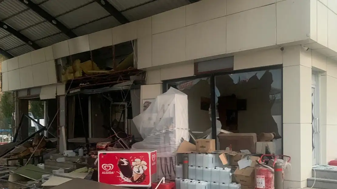 Van'da petrol istasyonundaki patlamada 1 yaralı, itfaiye yangını KKT ile söndürdü