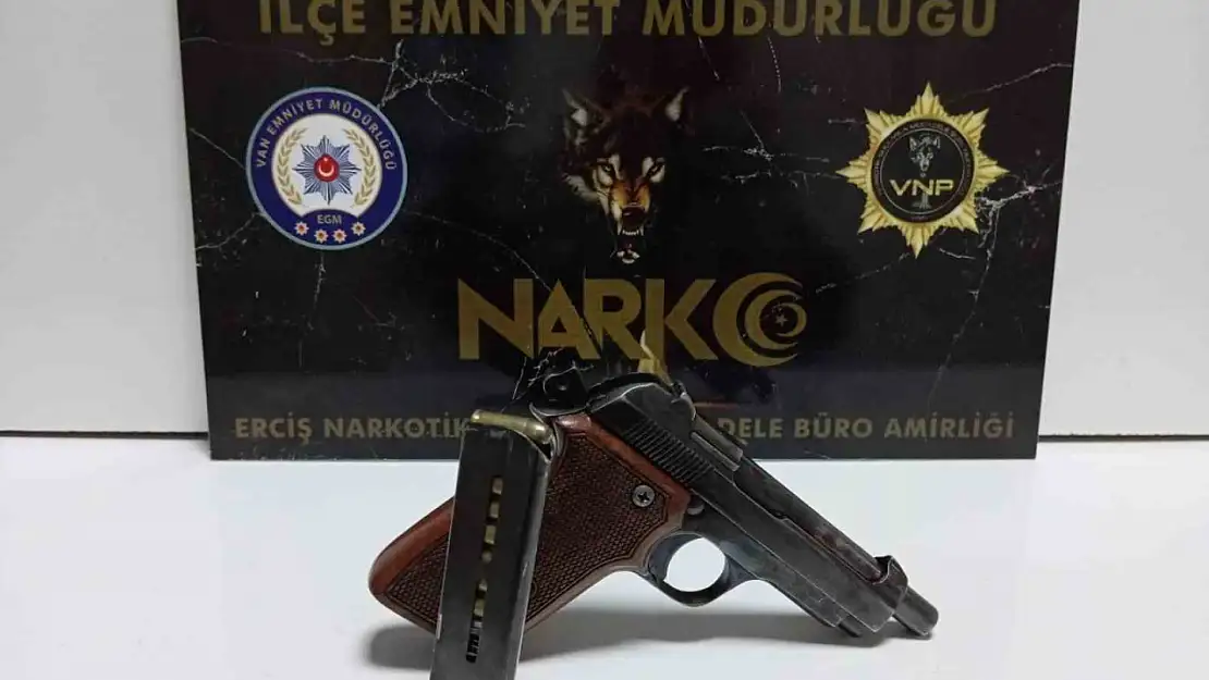 Van'da Polis Kaçakçılığa Darbe Vurdu: Çok Sayıda Kaçak Malzeme Ele Geçirildi