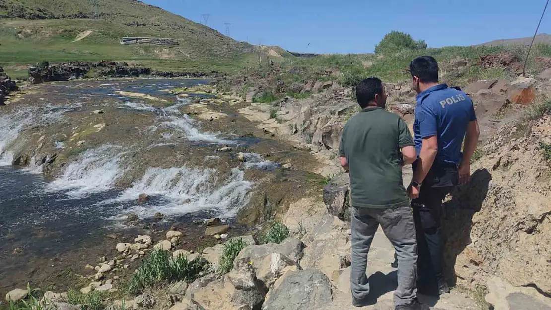 Van'da Polisler, İnci Kefali Koruma Görevini Üstlendi