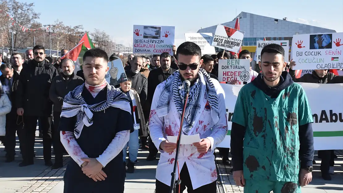 Van'da sağlık çalışanları, akademisyenler ve öğrenciler Gazze için yürüdü