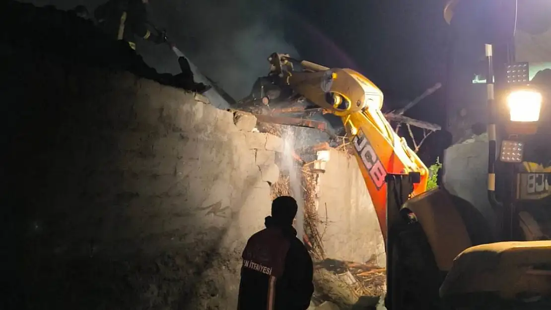 Van'da Samanlıkta Patlayan Alevler Panik Yarattı