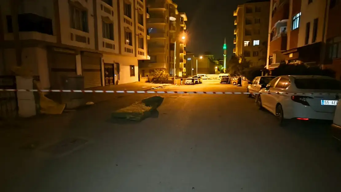 Van'da Şiddetli Rüzgar İtfaiye Ekipleri Gece Boyu Görevde